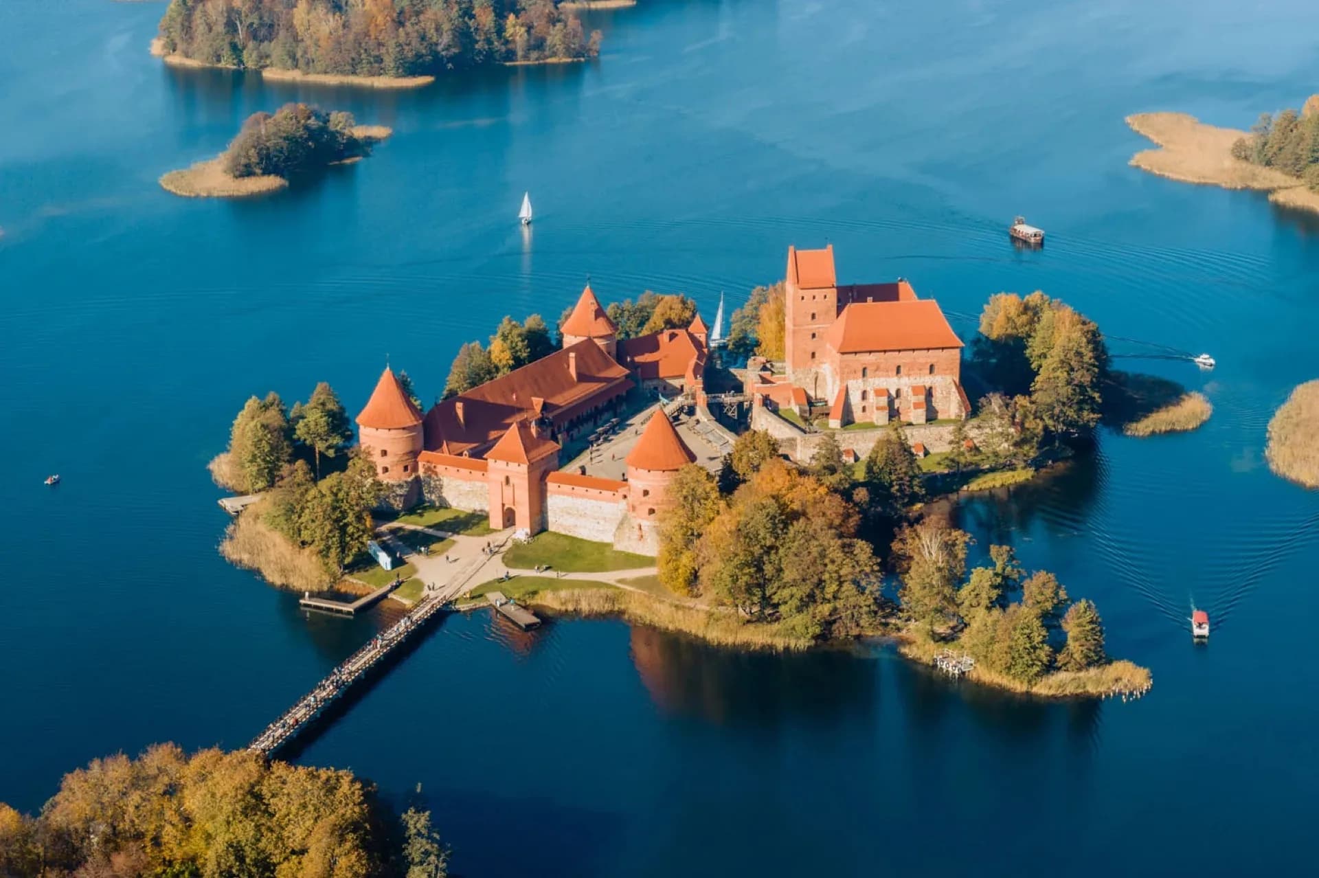 Dienos išvykos iš Vilniaus viešuoju transportu: Trakai, Kaunas ir Kernavė be automobilio