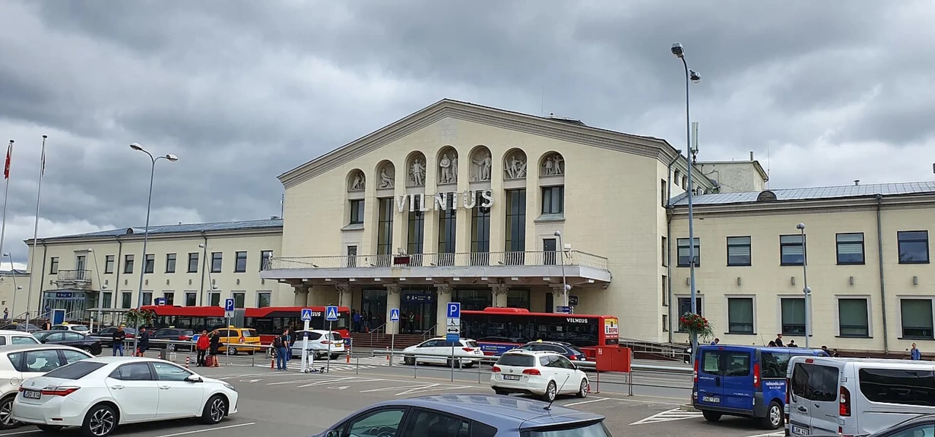 Kaip iš Vilniaus oro uosto pasiekti miesto centrą: pilnas gidas 2026