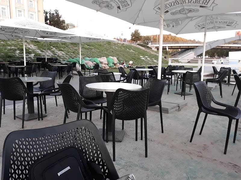 Kitas Krantas, bar w Wilnie
