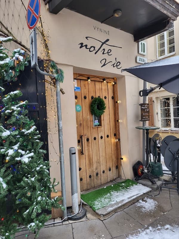 Notre Vie Bistro and Wine Shop, bar w Wilnie