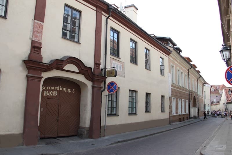 Bernardinu B & B House, hotel w Wilnie