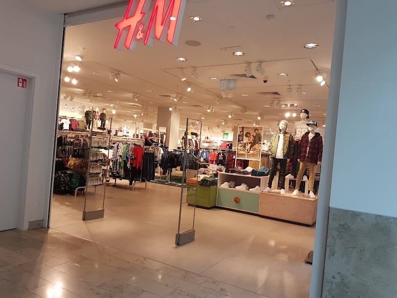 H&M, Parduotuvės Vilniuje