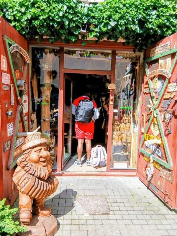 Art Studio of Jonas Bugailiškis - Melodious World of Wood (lithuanian folk artist workshop), sklep w Wilnie
