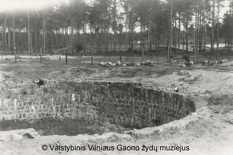 Half Day Private Jewish Vilnius Tour with a Litvak: Jewish Quarter, Ponar Forest, pramoga Vilniuje