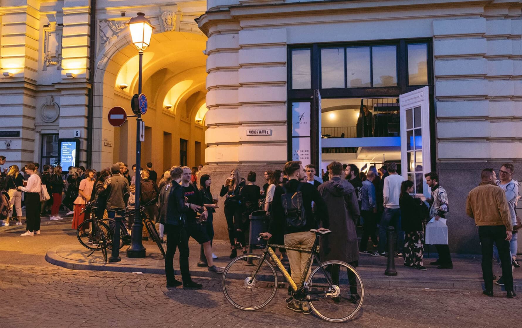 Vilnius Nightlife: The Ultimate Guide to the Best Bars (Craft Beer, Cocktails & Rooftops) — Bars | VisitVilnius.lt