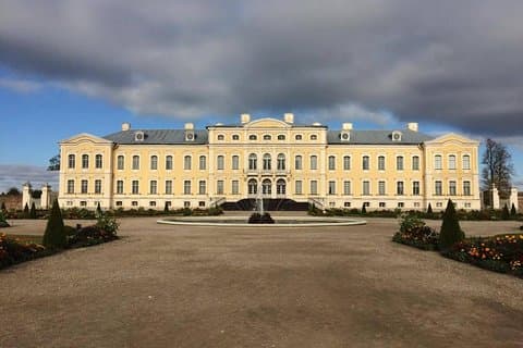 Excursion d'une journée de Vilnius à Riga: la colline des croix, le palais Rundale et le château de Bauska, pramoga Vilniuje