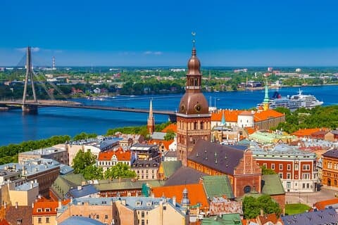 Visite privée de Vilnius à Riga via la colline des croix de Trakai et Rundale, pramoga Vilniuje