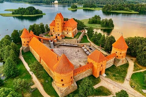 Premium Hot Air Balloon Flight Over Trakai (transfer included), pramoga Vilniuje