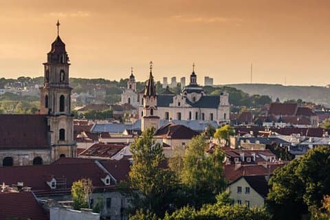 Vilniaus pėsčiųjų ekskursija „Tada ir dabar“ – pasivaikščiojimas per laiką, pramoga Vilniuje